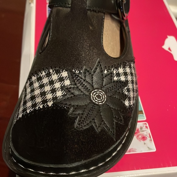 Womens Algeria clogs size 7/7.5 (US) 37 UK. - Picture 5 of 6